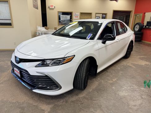 Used 2023 Toyota Camry LE FWD image 3