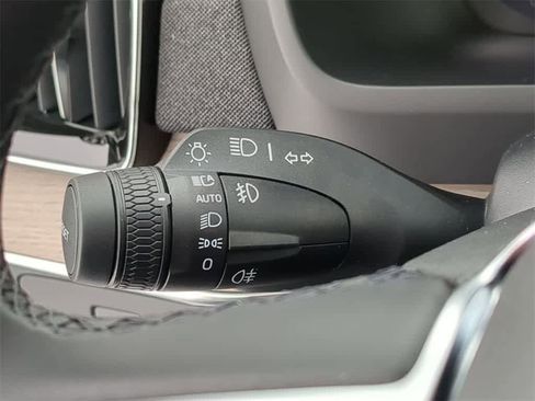 New 2026 Volvo XC90 B5 Plus w/ Protection Package Premier image 27