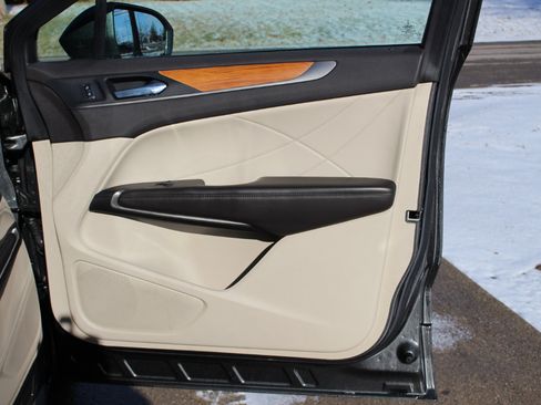 Used 2017 Lincoln MKC Select w/ Select Plus Package image 37