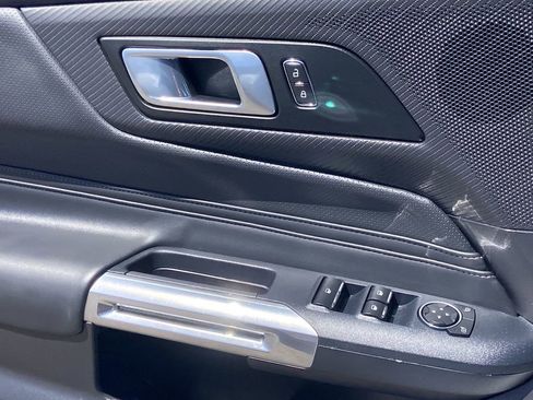 Used 2025 Ford Mustang Premium image 18