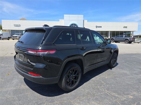 New 2025 Jeep Grand Cherokee Altitude AWD/4WD image 3