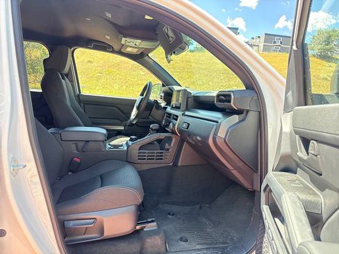 Used 2026 Toyota 4Runner SR5 AWD/4WD image 28