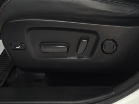 Used 2017 Toyota Highlander XLE AWD/4WD image 13