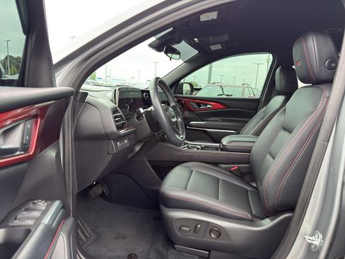 Certified 2024 Chevrolet Traverse Z71 w/ LPO, Floor Liner Package AWD/4WD image 12