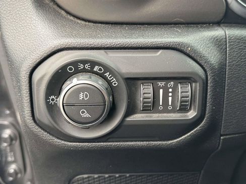 Used 2021 Jeep Gladiator Sport image 17