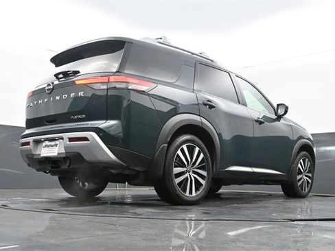 Used 2024 Nissan Pathfinder Platinum image 11