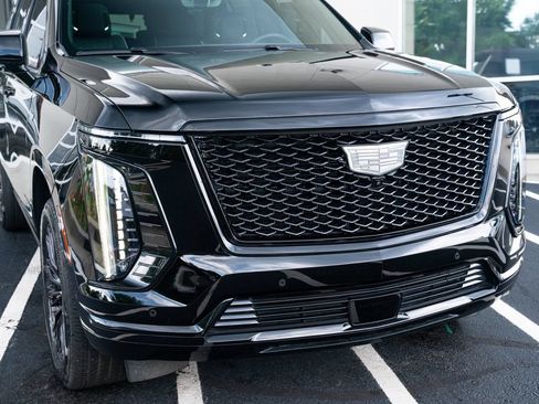 Used 2025 Cadillac Escalade Sport w/ LPO, ONYX Package AWD/4WD image 5