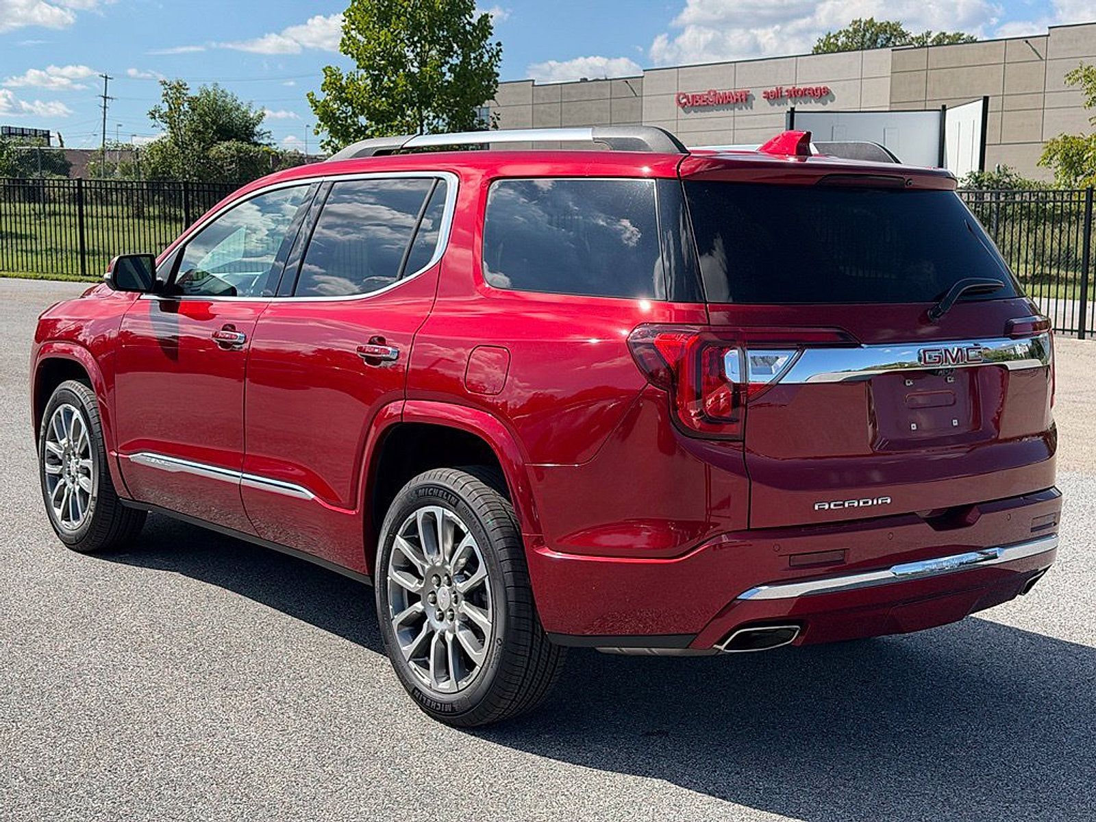 Used 2023 GMC Acadia Denali w/ Denali Ultimate Package FWD image 5