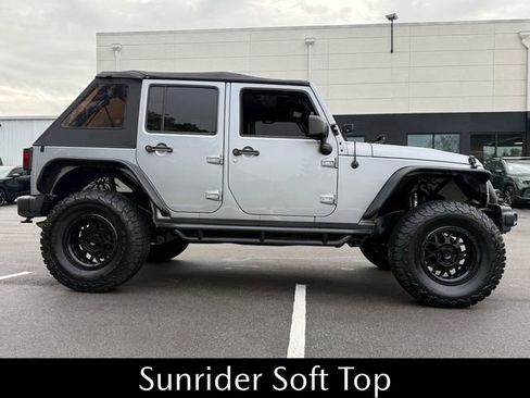Used 2014 Jeep Wrangler Unlimited Rubicon image 14