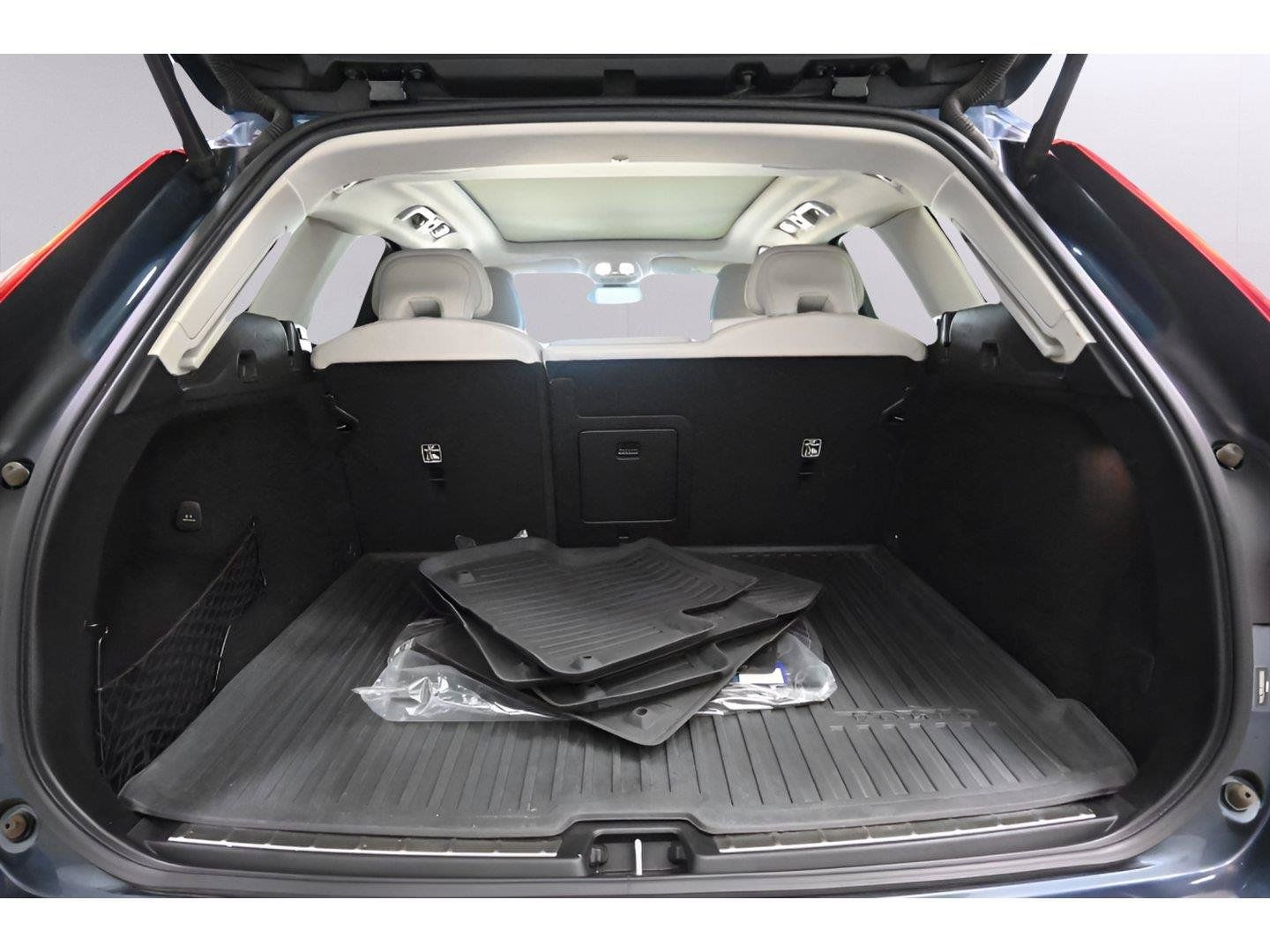 Used 2022 Volvo XC60 B5 Momentum w/ Protection Package AWD/4WD image 16