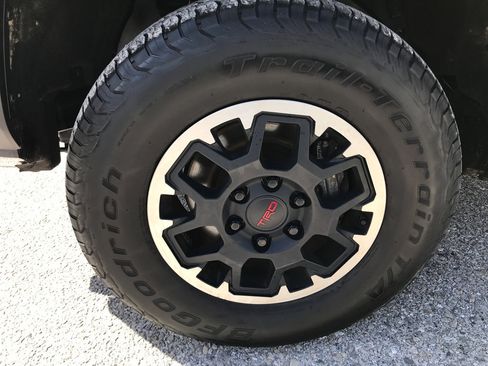 Certified 2024 Toyota Tacoma TRD Off-Road image 11