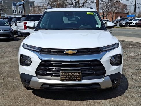Used 2023 Chevrolet TrailBlazer LT image 2