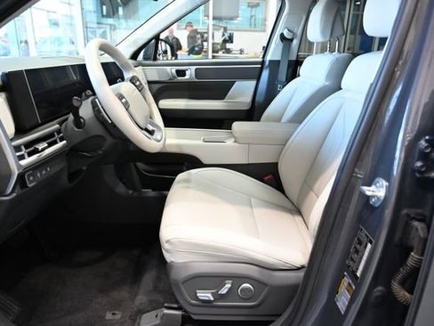 Used 2025 Hyundai Santa Fe SEL image 9