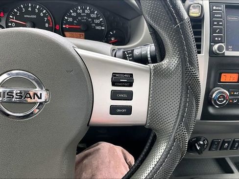 Used 2021 Nissan Frontier SV w/ Midnight Edition Floor Mats image 11