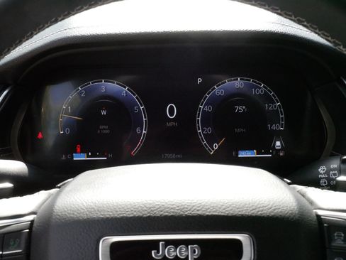 Used 2025 Jeep Grand Cherokee Limited w/ Trailer Tow Package AWD/4WD image 21