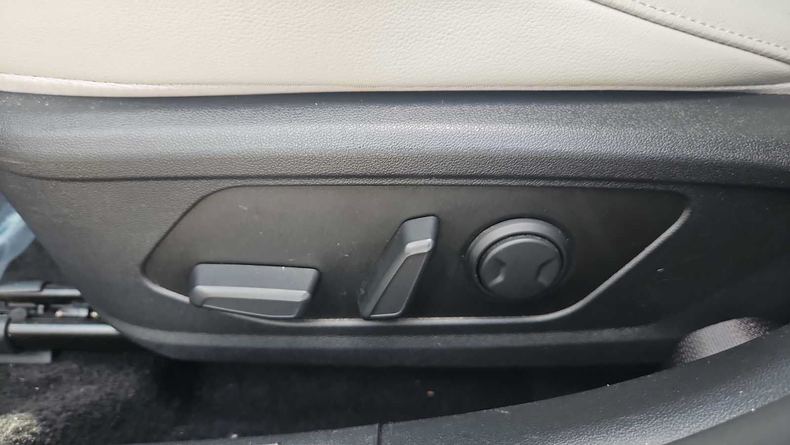 Used 2024 Hyundai Elantra Limited FWD image 14