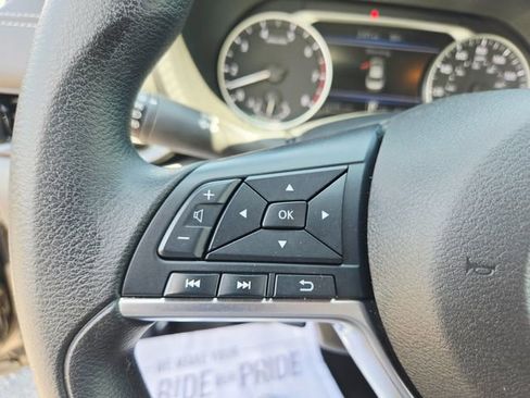 Used 2025 Nissan Sentra SV FWD image 18