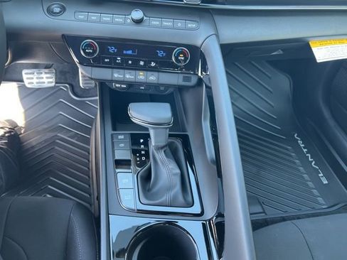 New 2025 Hyundai Elantra SEL image 15