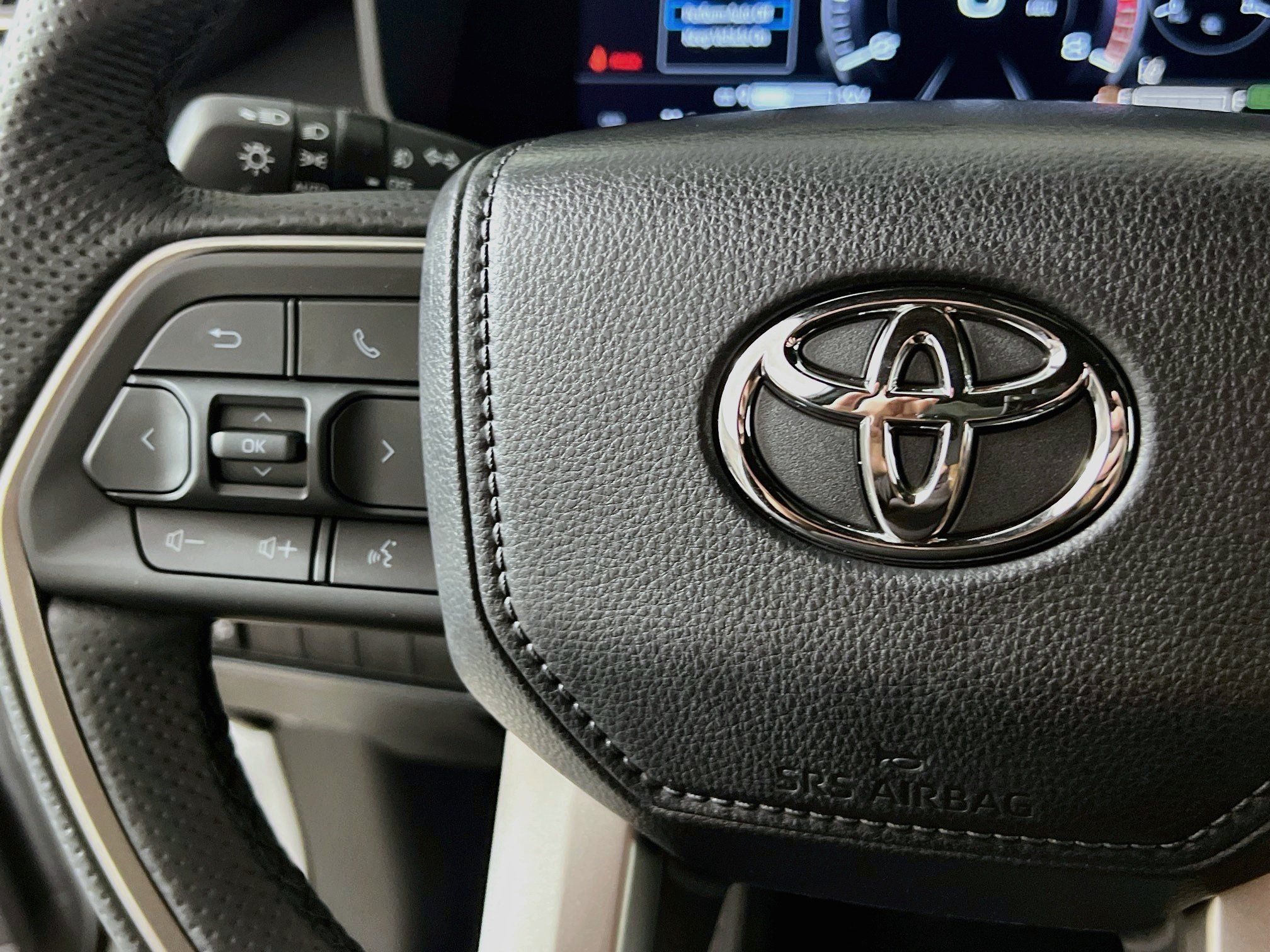 Used 2025 Toyota Sequoia SR5 AWD/4WD image 19