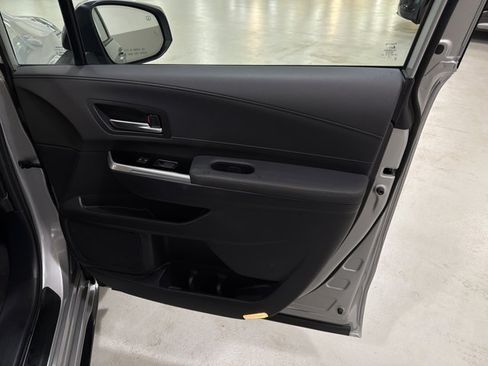 Used 2025 Toyota Sienna Limited AWD/4WD image 38