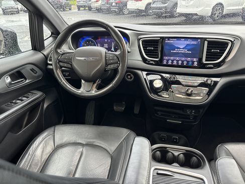 Used 2020 Chrysler Pacifica Touring-L Plus FWD image 31