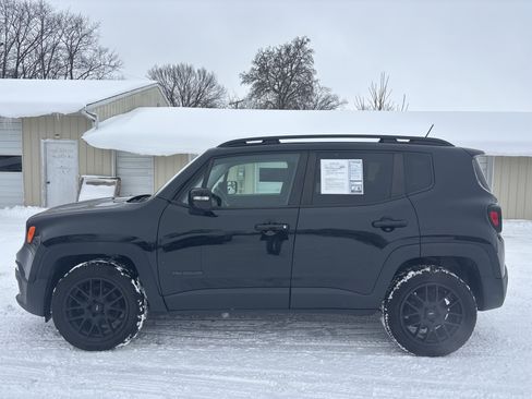 Used 2017 Jeep Renegade Altitude image 8