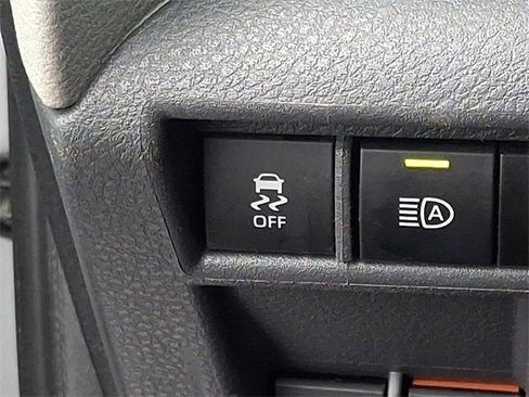 Used 2024 Toyota Sienna XLE image 29