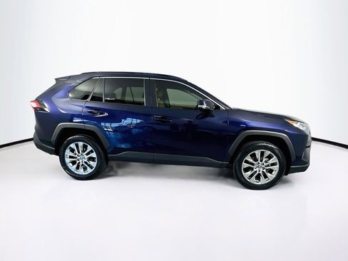 Used 2021 Toyota RAV4 XLE Premium image 11