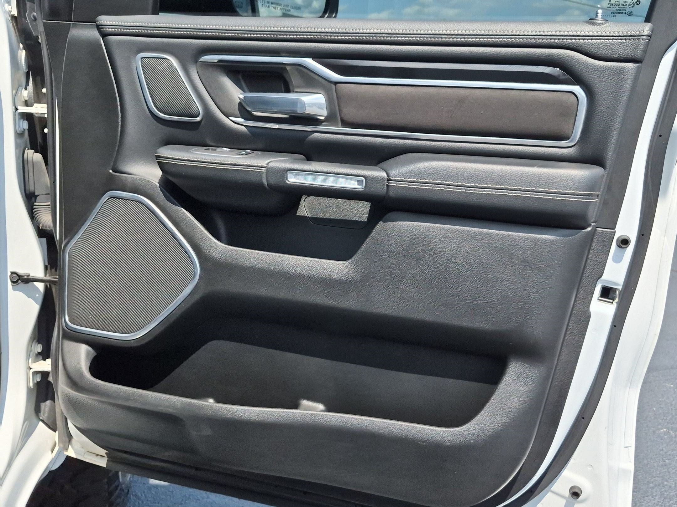 Used 2022 RAM 1500 Laramie AWD/4WD image 29