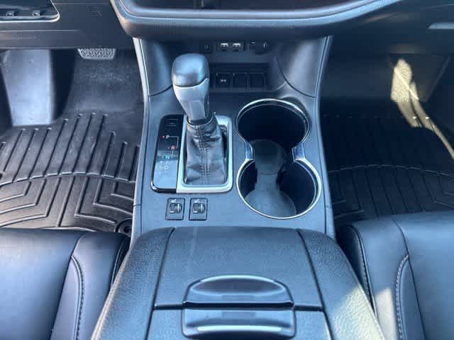 Used 2019 Toyota Highlander XLE FWD image 17