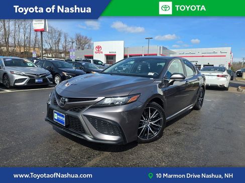 Used 2022 Toyota Camry SE w/ Carpet Mat Package (TMS) image 1
