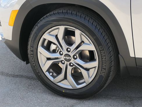 Used 2024 Kia Seltos S FWD image 9