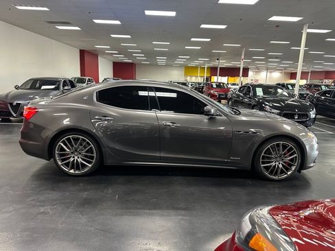 Used 2018 Maserati Ghibli S GranSport image 8