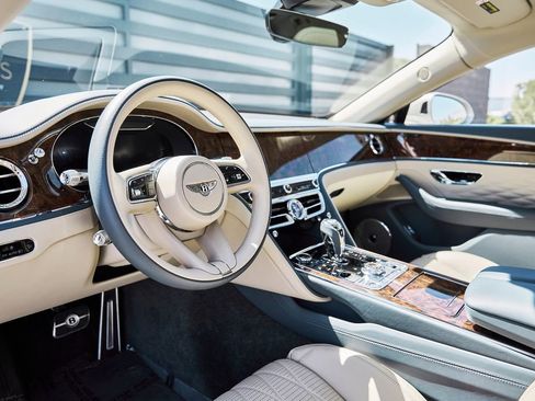 Used 2022 Bentley Flying Spur W12 AWD/4WD image 2