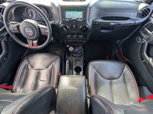 Used 2017 Jeep Wrangler Unlimited Rubicon image 12