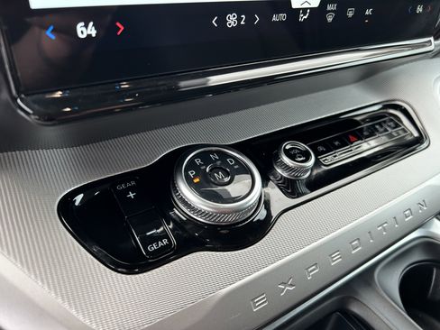 Used 2025 Ford Expedition Active image 20