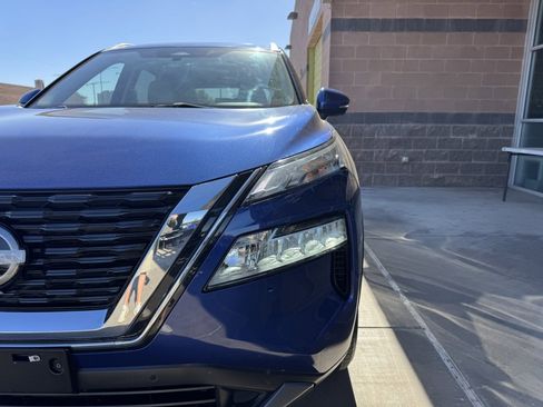 Used 2023 Nissan Rogue SL w/ SL Premium Package image 11