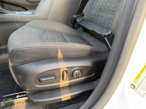 Used 2023 Chevrolet Equinox LT image 30