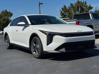 New 2025 Kia K4 LXS