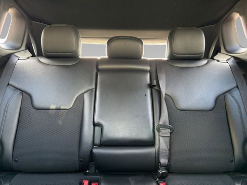 Used 2024 Jeep Compass Latitude image 2