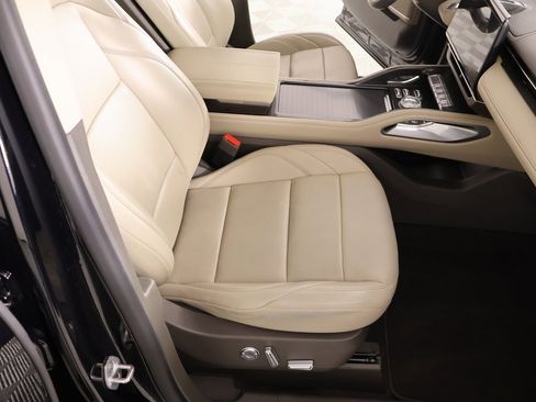 Certified 2025 Lincoln Nautilus Premier w/ Equipment Group 102A image 14