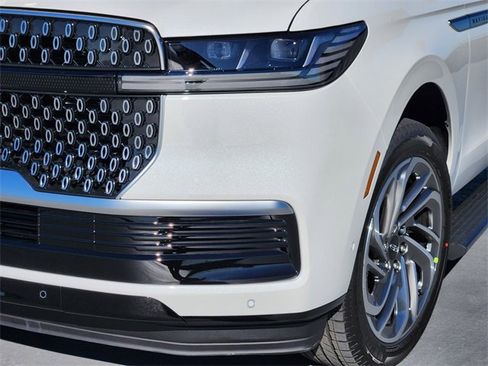 New 2025 Lincoln Navigator Reserve image 8