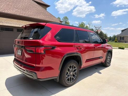 Used 2024 Toyota Sequoia Platinum AWD/4WD image 4