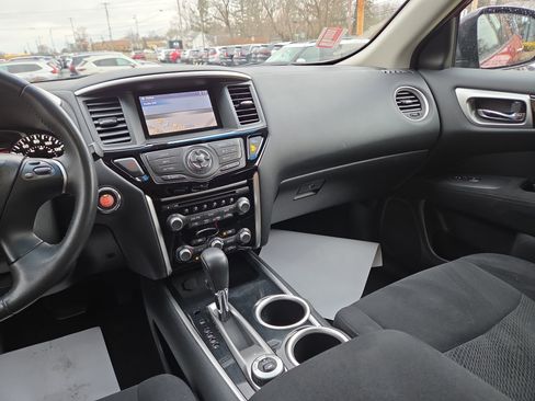 Used 2016 Nissan Pathfinder SV image 23