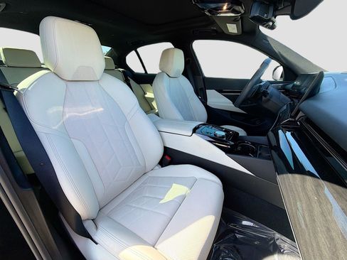 Used 2024 BMW 530i w/ Premium Package image 17