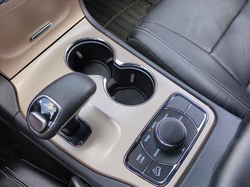 Used 2015 Jeep Grand Cherokee Limited w/ Luxury Group II AWD/4WD image 12
