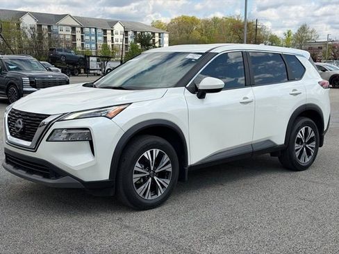 Used 2023 Nissan Rogue SV image 3