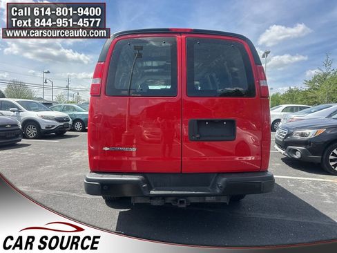 Used 2019 Chevrolet Express 3500 w/ Driver Convenience Package RWD image 4
