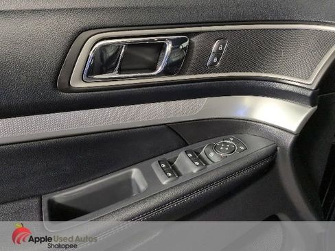 Used 2016 Ford Explorer XLT w/ Equipment Group 202A AWD/4WD image 14