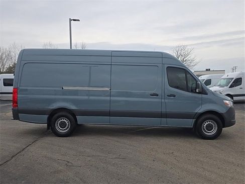 Used 2023 Mercedes-Benz Sprinter 2500 image 3